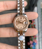 Rolx Lady-Datejust 28 – Rosé Dial & Diamond-Set Bezel