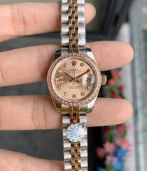 Rolx Lady-Datejust 28 – Rosé Dial & Diamond-Set Bezel