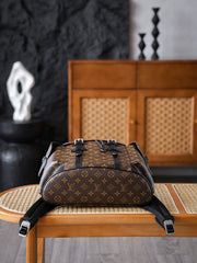 Lous Vuitton Christopher MM