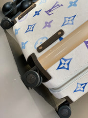 Lous Vuitton Horizon 55 - LV By The Pool