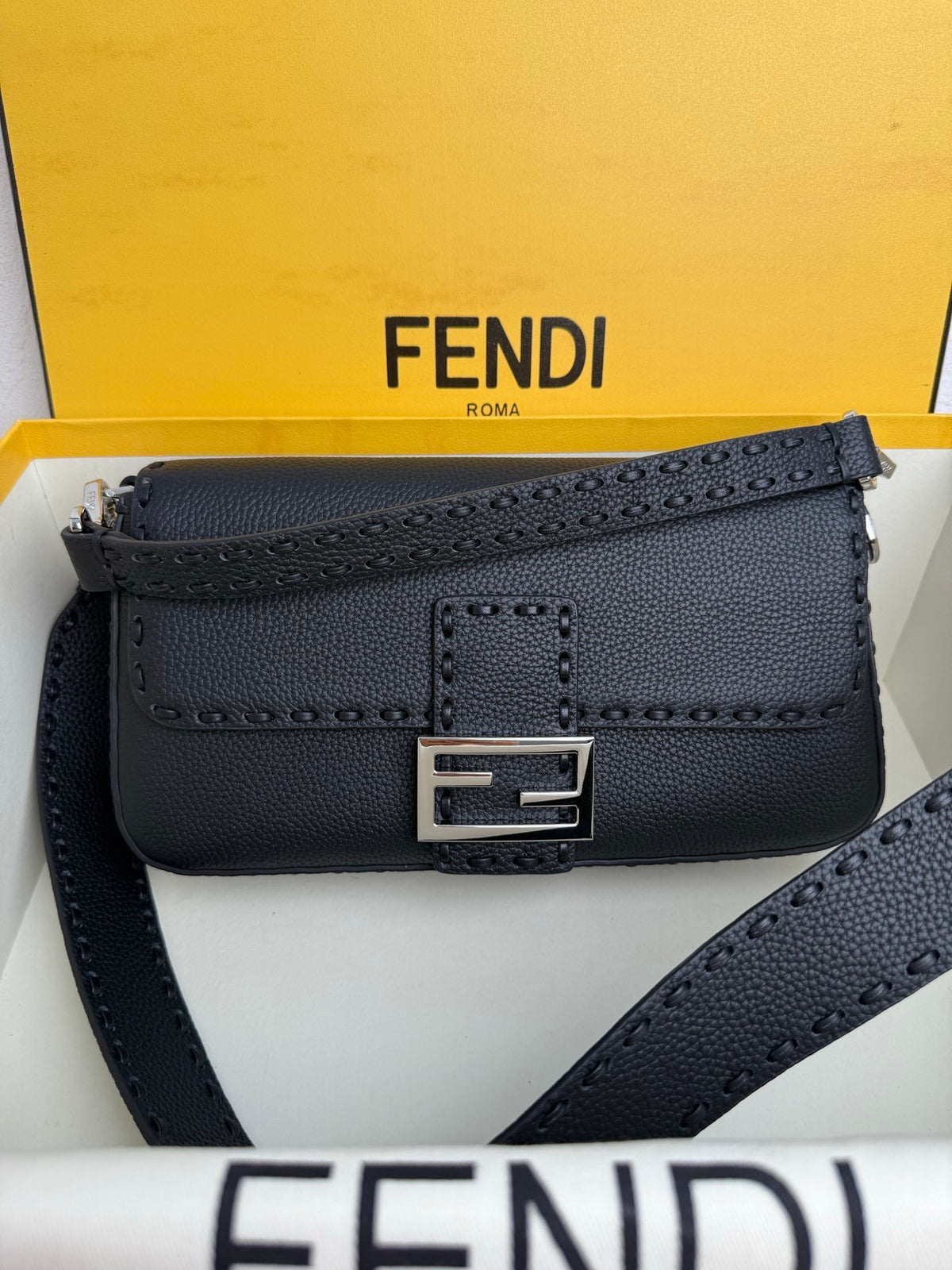 Fend Baguette Selleria - Iconic Stitching Edition - Black