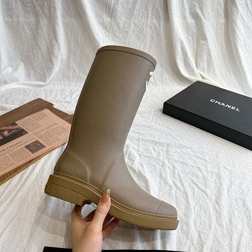 Chanl High Boots - CC Logo Knee-High Rubber Boots - Brown